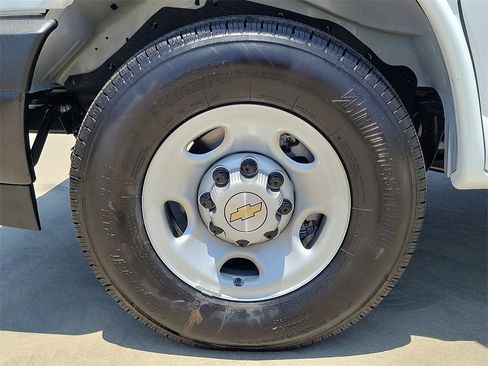 New 2025 Chevrolet Express 2500 Extended w/ Driver Convenience Package image 24
