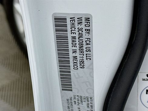 Used 2024 Jeep Compass Latitude image 12