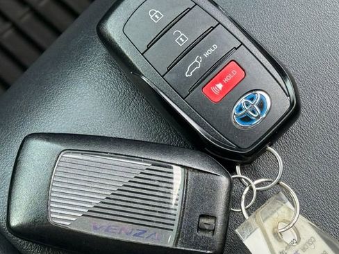 Certified 2023 Toyota Venza Nightshade image 23