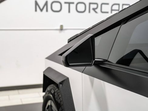 Used 2024 Tesla Cybertruck AWD Crew Cab image 39