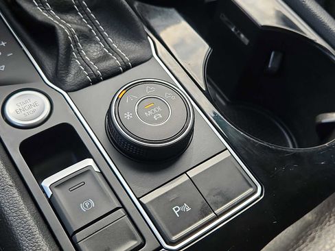 Used 2023 Volkswagen Atlas Cross Sport SEL image 18