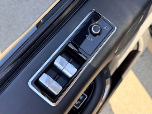 Used 2020 Land Rover Range Rover HSE image 13