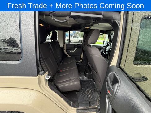 Used 2017 Jeep Wrangler Unlimited Sahara AWD/4WD image 11