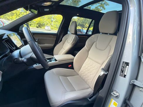 Used 2025 Volvo XC90 B6 Plus AWD/4WD image 27