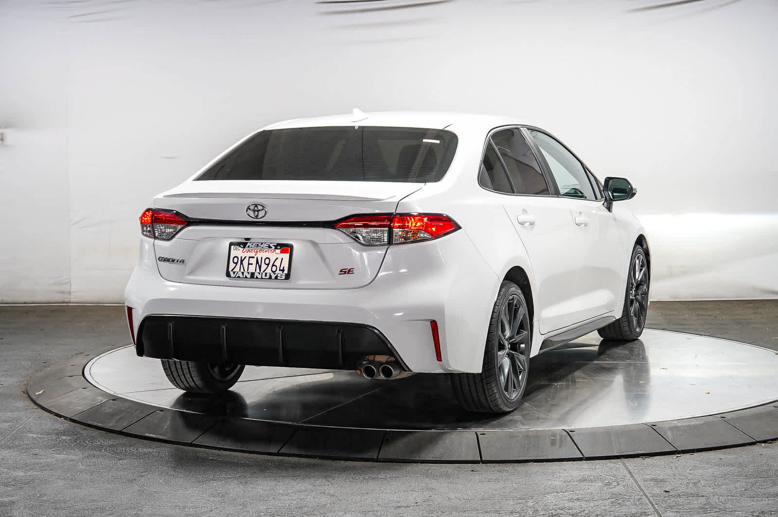 Used 2024 Toyota Corolla SE FWD image 4