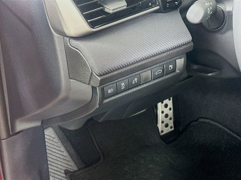 Used 2025 Toyota Camry SE image 10