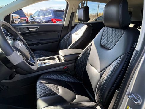 Used 2023 Ford Edge Titanium image 12