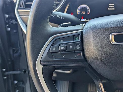 Used 2023 Jeep Grand Cherokee Altitude image 15