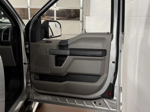 Used 2016 Ford F150 XLT AWD/4WD image 26