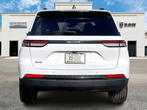 Certified 2023 Jeep Grand Cherokee Altitude image 4