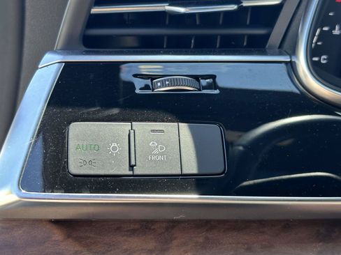 Used 2019 Audi Q8 Premium Plus w/ Premium Plus AWD/4WD image 24