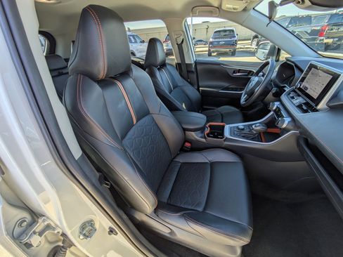 Used 2024 Toyota RAV4 Adventure image 31