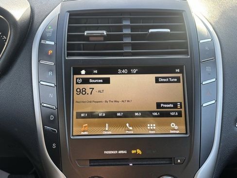 Used 2017 Lincoln MKC Premiere image 25