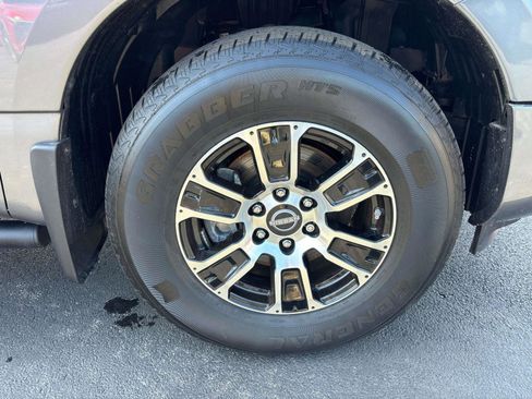 Used 2024 Nissan Titan SV w/ SV Convenience Package image 32