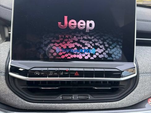 Used 2024 Jeep Compass Latitude AWD/4WD image 11