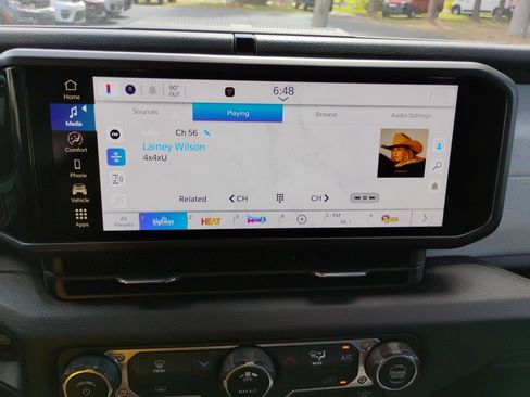 New 2025 Jeep Gladiator Sport image 25