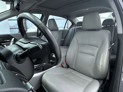 Used 2015 Honda Accord Touring image 10