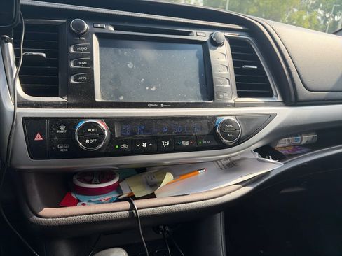Used 2015 Toyota Highlander XLE AWD/4WD image 8