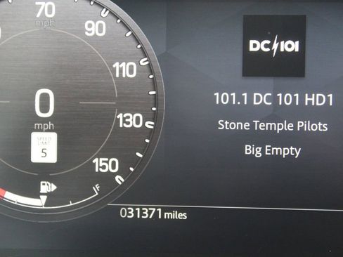 Used 2024 Land Rover Defender 130 S image 17