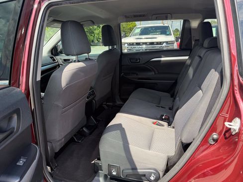 Used 2019 Toyota Highlander LE FWD image 13