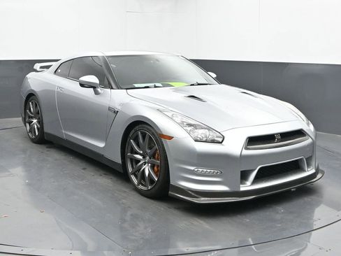 Used 2012 Nissan GT-R Premium image 3