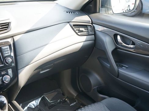 Used 2019 Nissan Rogue SV image 24