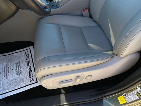 Used 2019 Toyota Highlander XLE image 11