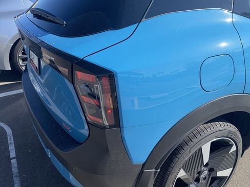 Used 2025 Nissan Kicks SR image 3