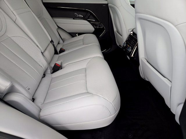 New 2026 Land Rover Range Rover Sport SE AWD/4WD image 17