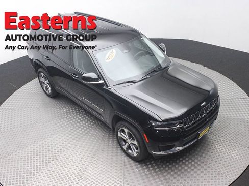 Used 2023 Jeep Grand Cherokee L Limited AWD/4WD image 3
