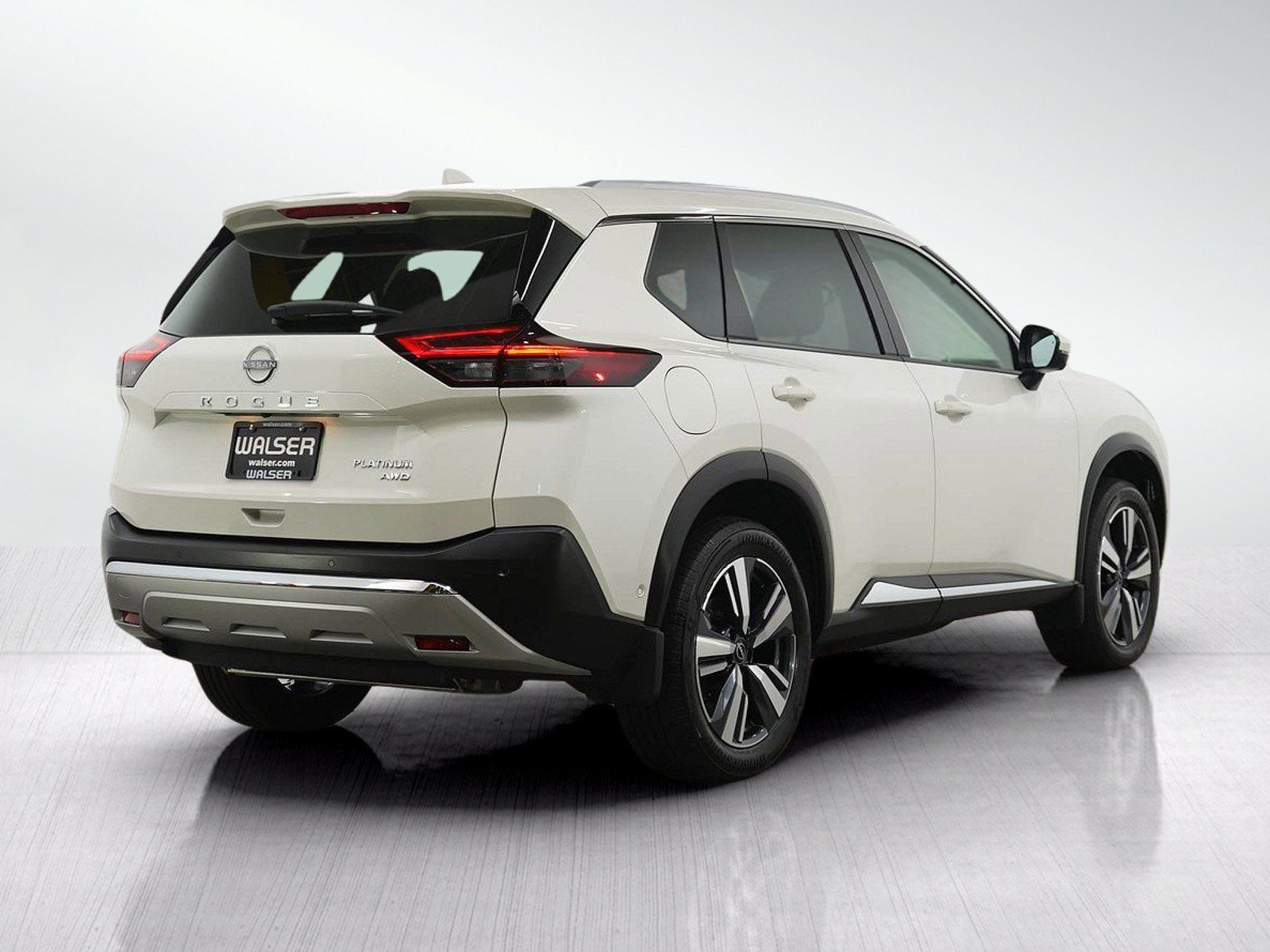 Used 2023 Nissan Rogue Platinum AWD/4WD image 5