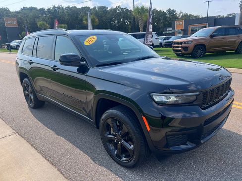 Used 2024 Jeep Grand Cherokee L Altitude RWD image 1