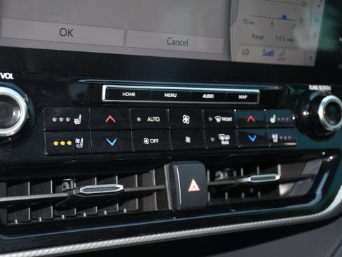 Used 2020 Toyota Highlander Platinum image 16