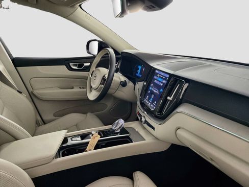 Certified 2024 Volvo XC60 B5 Ultimate w/ Protection Package Premier AWD/4WD image 32