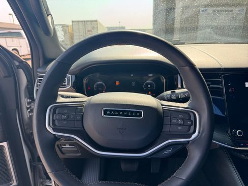 Used 2022 Jeep Wagoneer Series I AWD/4WD image 15