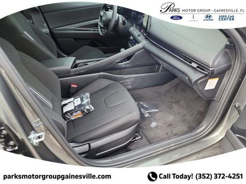 New 2025 Hyundai Elantra SEL w/ Cargo Package FWD image 9