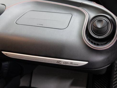 Used 2018 Alfa Romeo 4C Spider w/ Convenience Group - Spider image 19