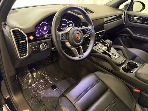 Certified 2022 Porsche Cayenne AWD/4WD image 4