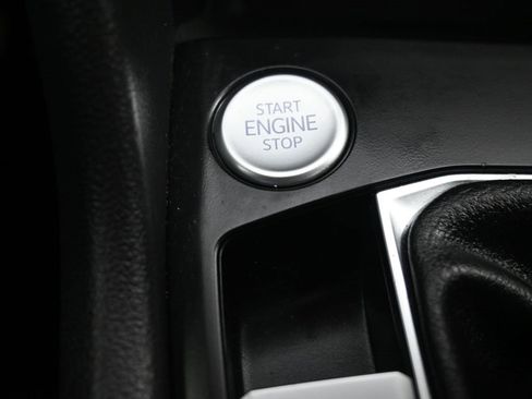 Used 2022 Volkswagen Taos SE image 24