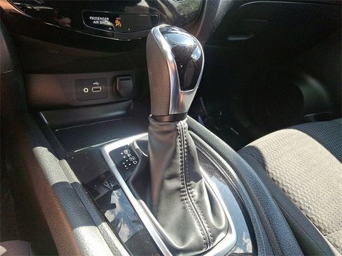 Used 2019 Nissan Rogue Sport S image 14