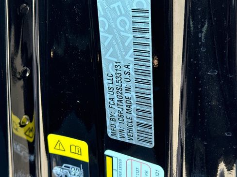 New 2025 Jeep Gladiator Sport image 25