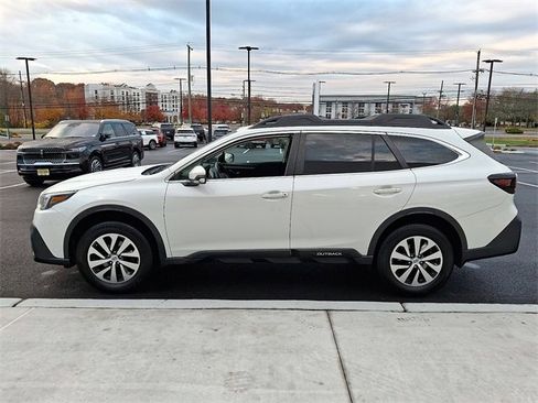 Used 2021 Subaru Outback Premium image 5