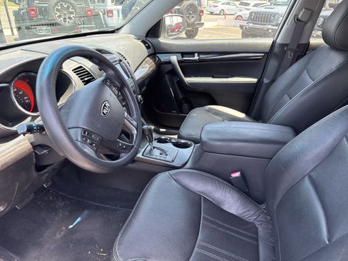 Used 2012 Kia Sorento SX FWD image 25