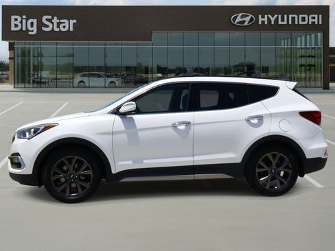 Used 2018 Hyundai Santa Fe Sport FWD image 2