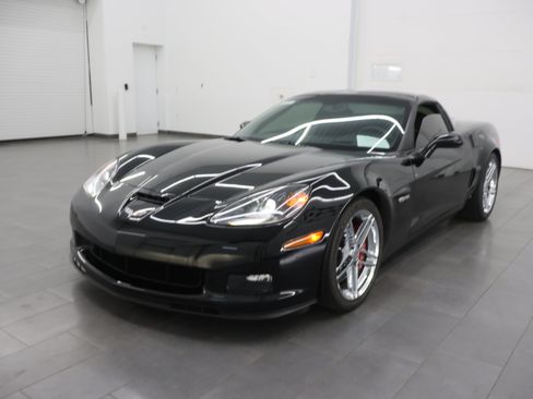 Used 2008 Chevrolet Corvette Z06 w/ Preferred Equipment Group RWD image 7
