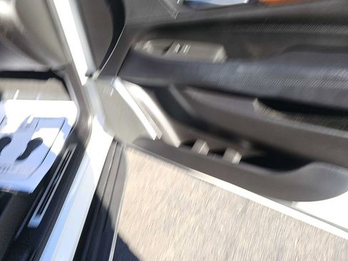 Used 2017 Cadillac Escalade ESV Luxury image 54