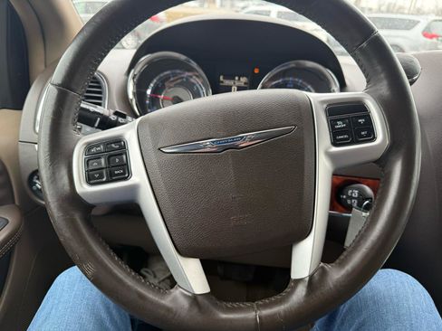 Used 2016 Chrysler Town & Country Touring image 11