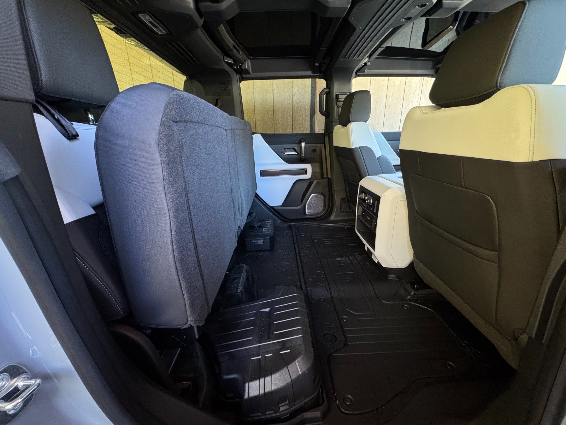 Used 2025 GMC Hummer EV 3X w/ Extreme Off-Road Package AWD/4WD image 48