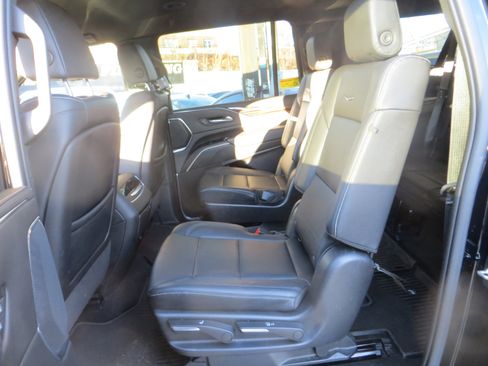 Used 2023 Cadillac Escalade ESV Luxury image 24