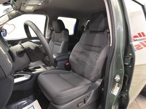 Used 2025 Nissan Frontier SV w/ SV Convenience Package RWD image 11